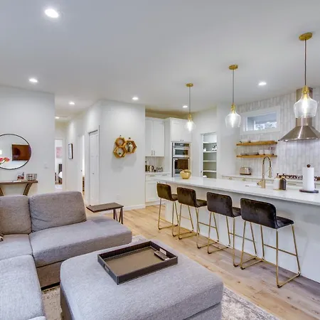 Modern Kirkland Home With Private Yard And Fire Pit!